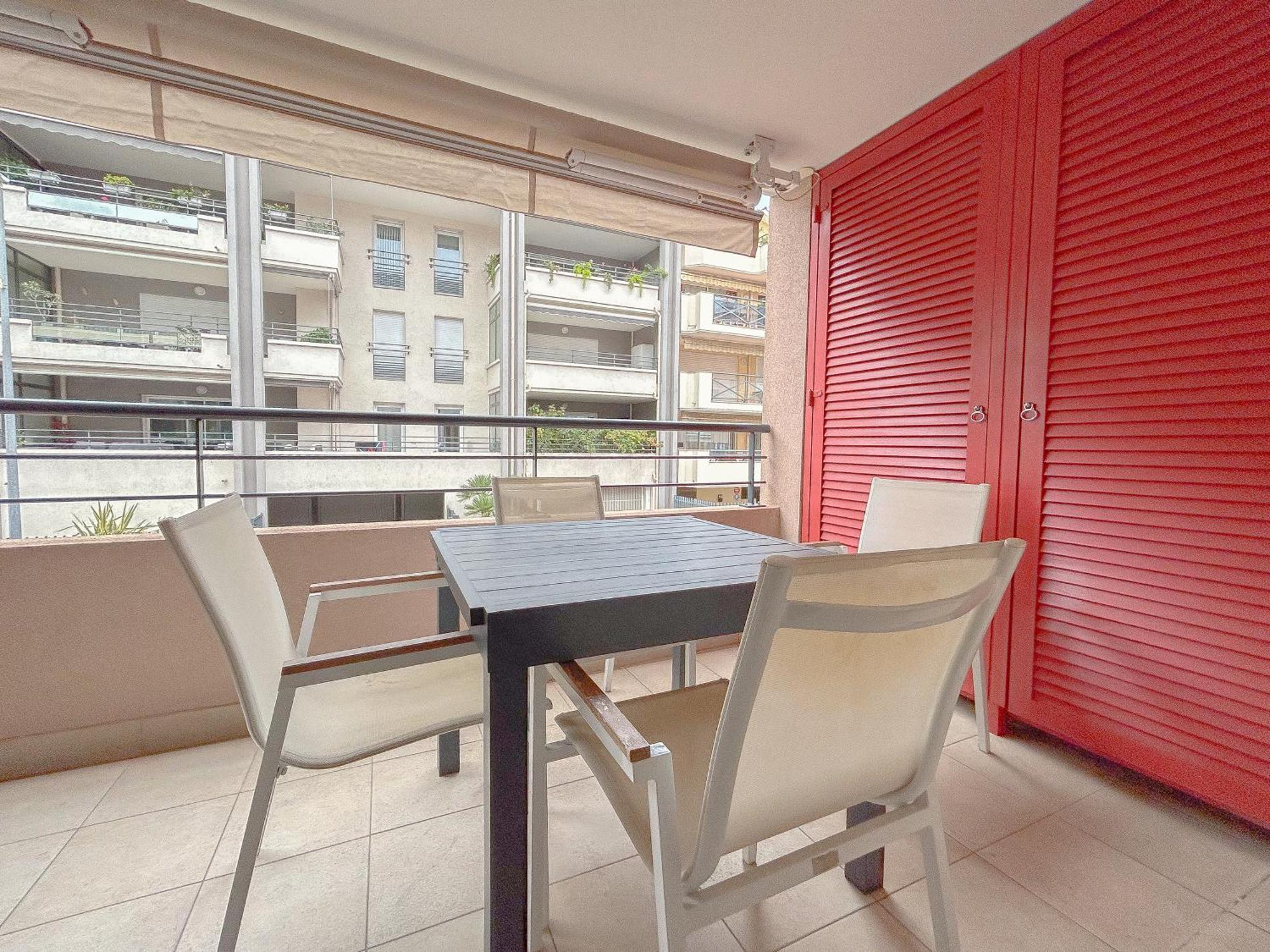Appartement Centrale A 100 M Des Plages Rue De Provence Saint-Raphael  Exterior photo